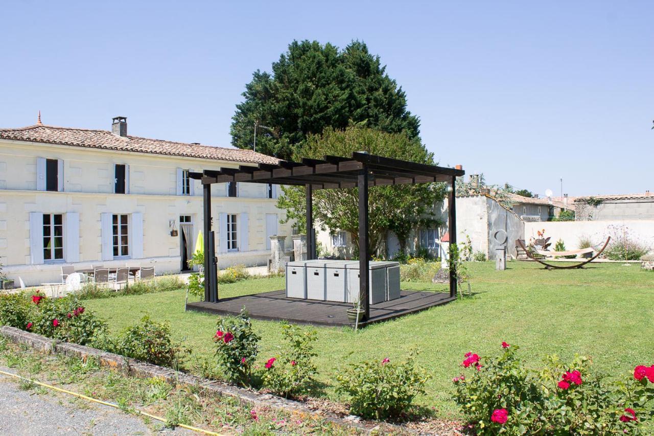 Le Charhido Bed and Breakfast Saint-Fort-sur-Gironde Exterior foto