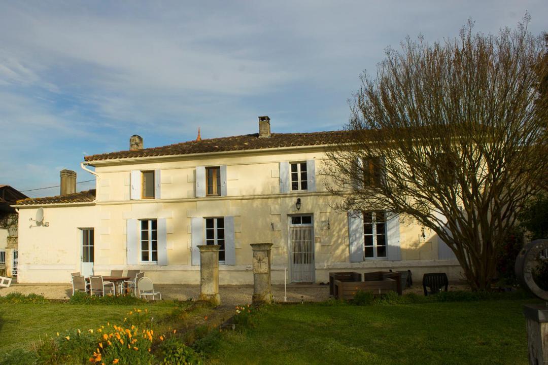 Le Charhido Bed and Breakfast Saint-Fort-sur-Gironde Exterior foto