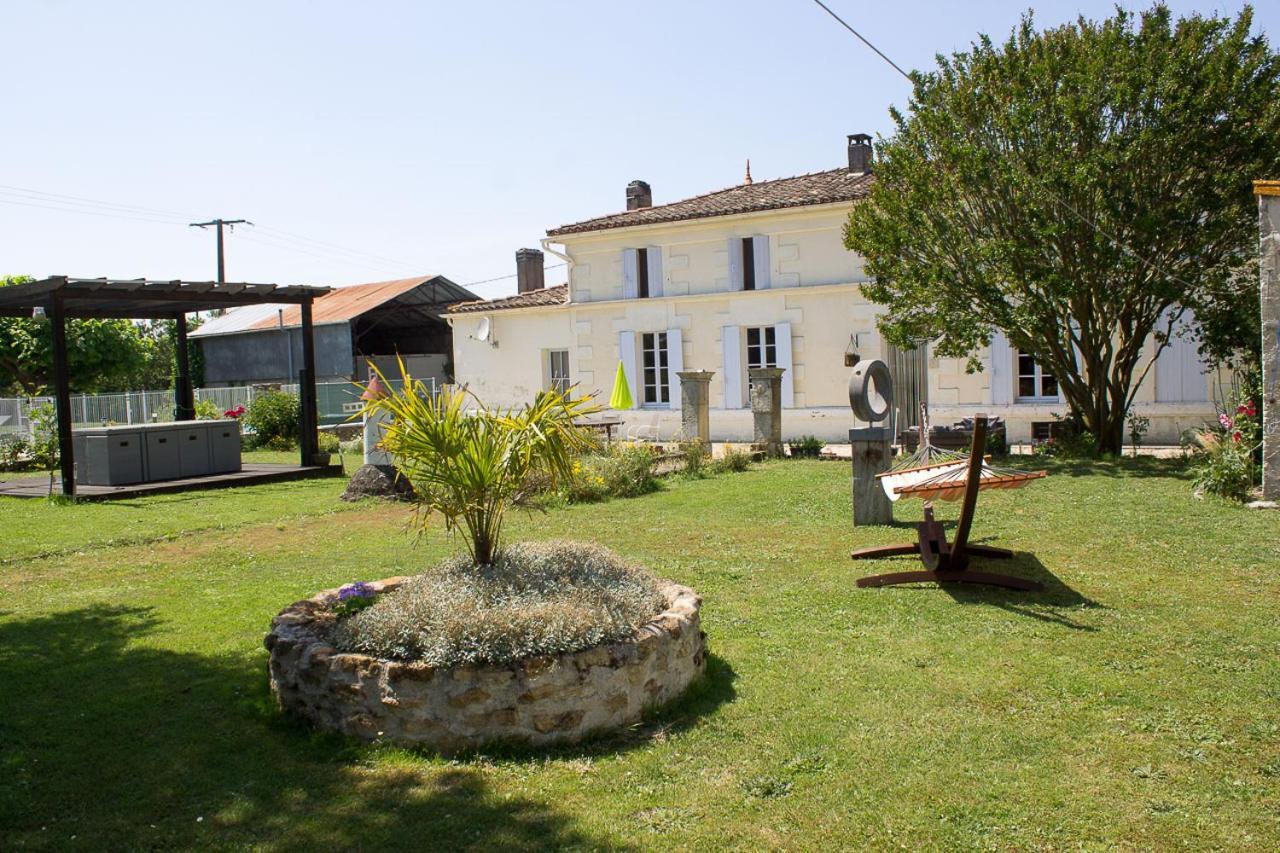 Le Charhido Bed and Breakfast Saint-Fort-sur-Gironde Exterior foto