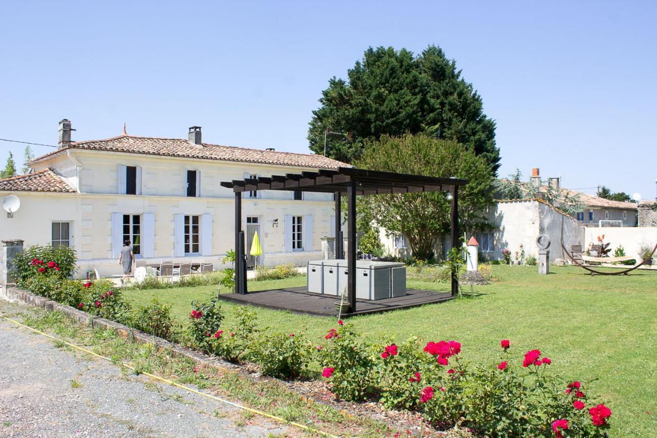 Le Charhido Bed and Breakfast Saint-Fort-sur-Gironde Exterior foto