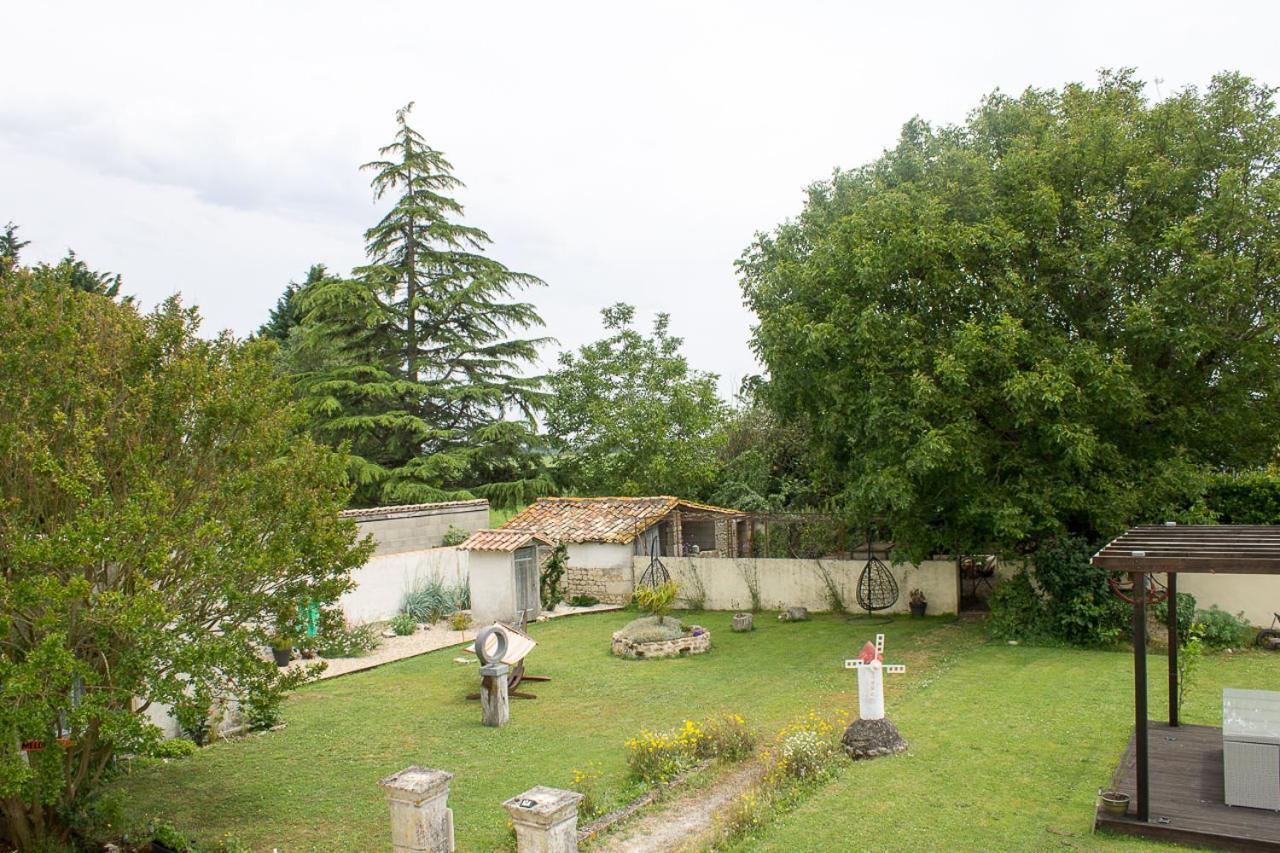 Le Charhido Bed and Breakfast Saint-Fort-sur-Gironde Exterior foto